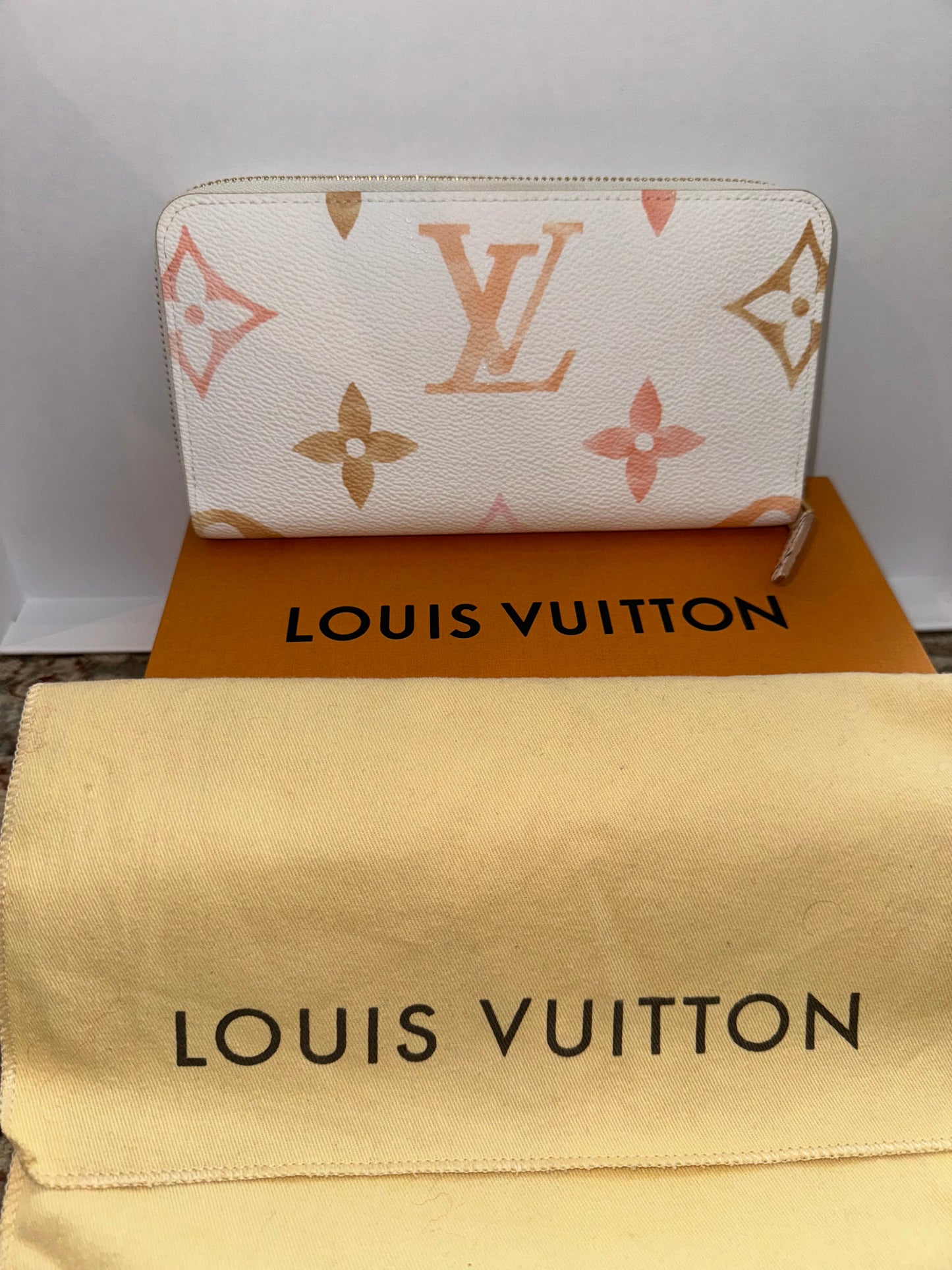 Pre-Owned Louis Vuitton Monogram Resort Zippy Wallet